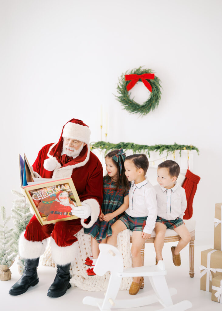 santa-reading-to-kids