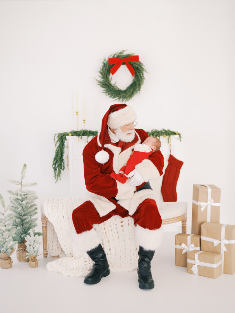 santa-newborn-photos