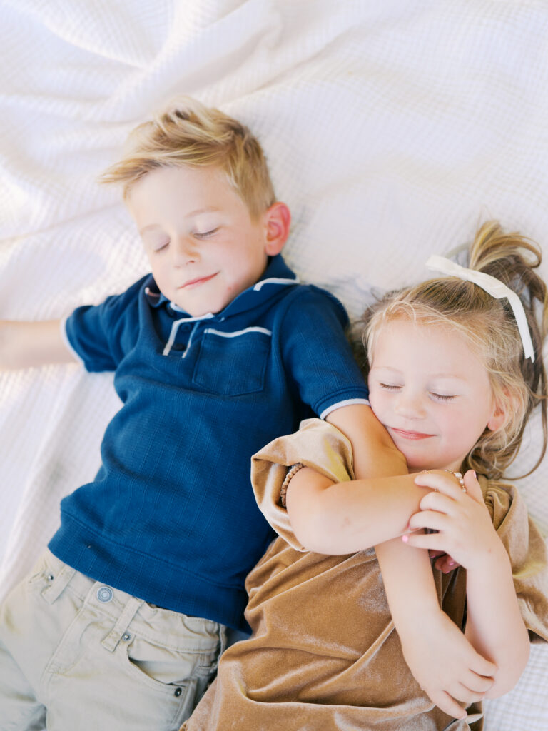 kids pretending to be asleep during their dallas family session